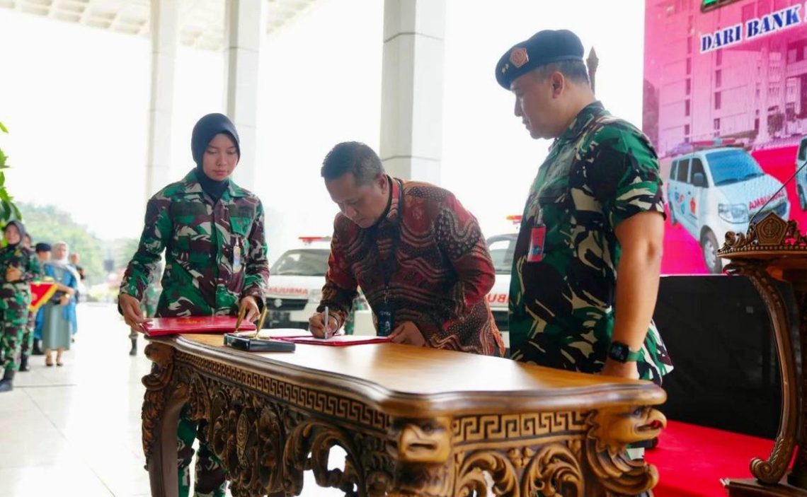 Perkuat Tugas Kemanusiaan, BRI Cabang Cilangkap Serahkan 10 Unit Ambulance ke Babinkum TNI