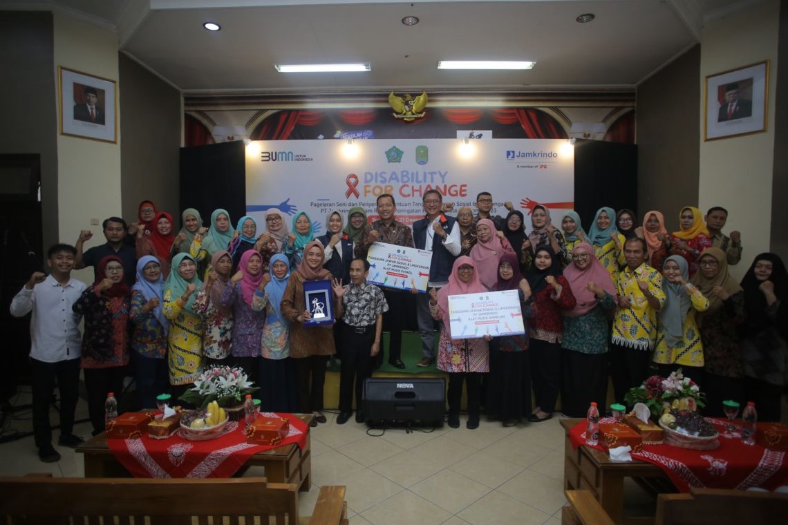 Jamkrindo Berikan Bantuan Alat Musik untuk Pelajar Disabilitas