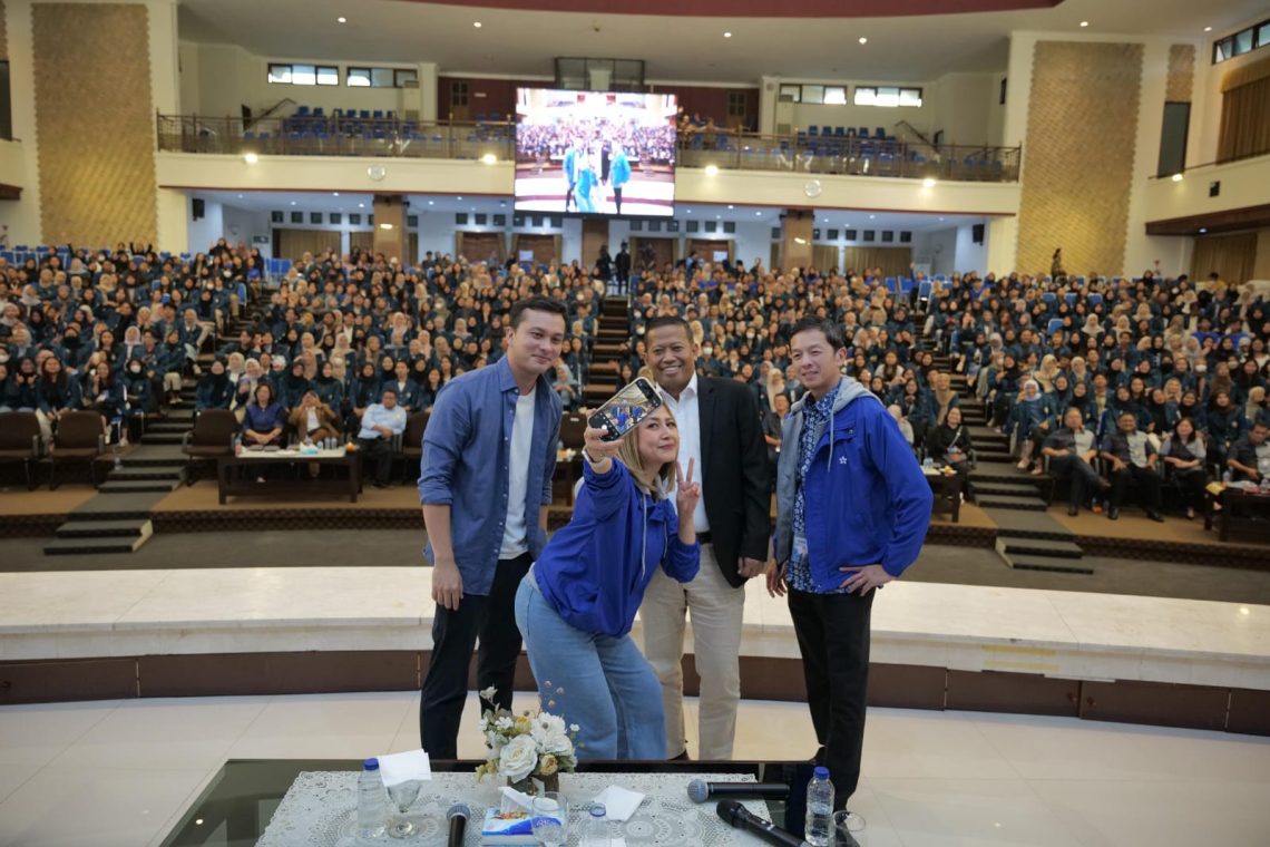 Wapresdir BCA Armand W. Hartono dan Nicholas Saputra Hadiri “BCA Berbagi Ilmu” UNDIP