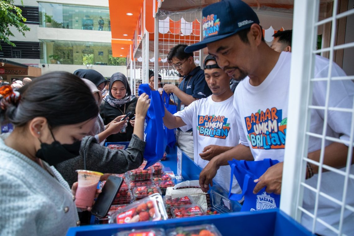 BRI Berdayakan Bisnis Stroberi dengan Bazaar UMKM BRILiaN