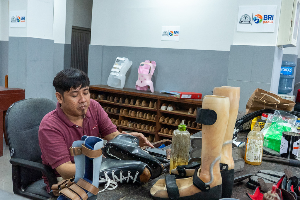 BRI Peduli Salurkan Beasiswa dan Sarana Prasarana kepada YPAC Jakarta