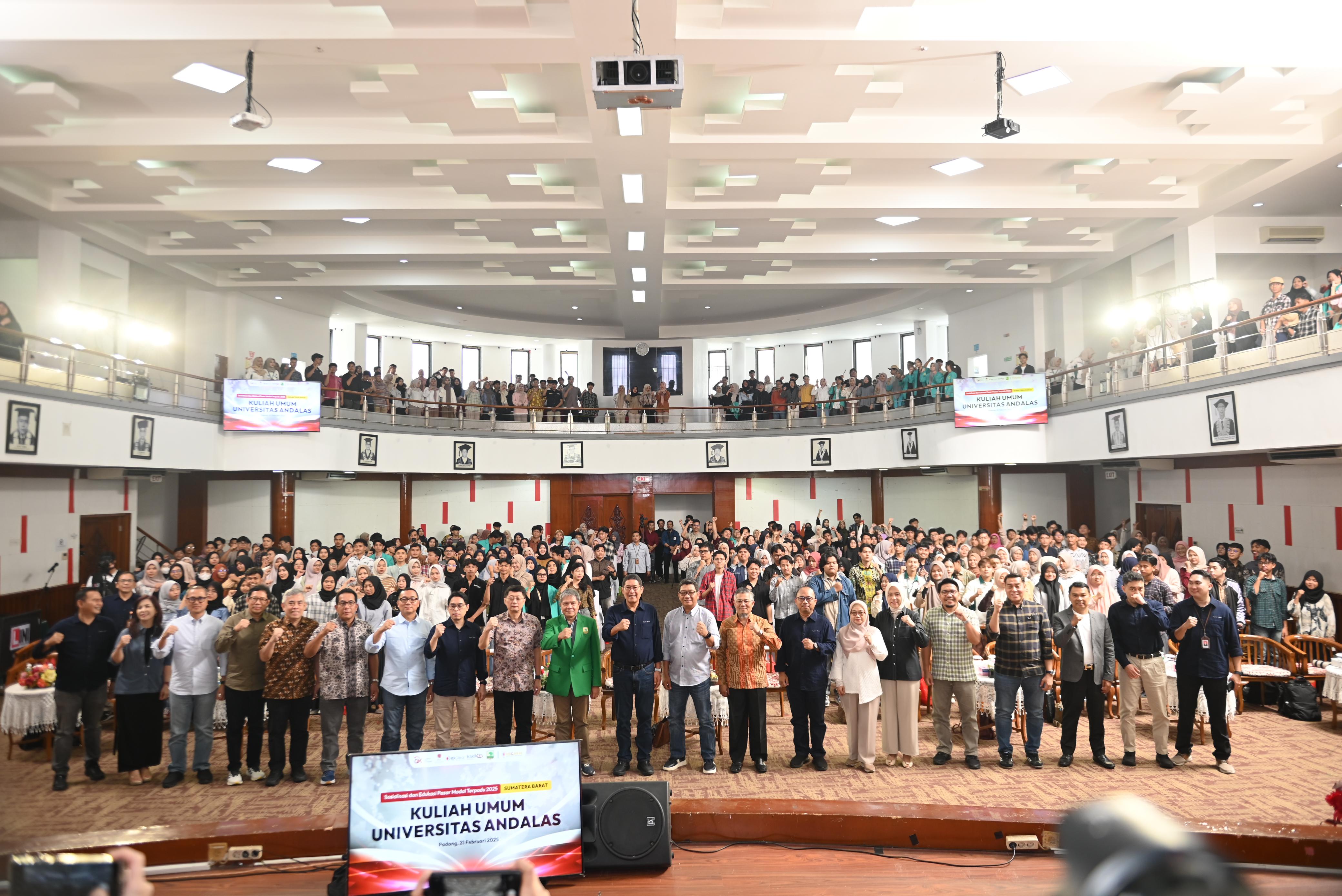 Menkop: Kerja Sama Pemerintah dan Koperasi Bantu Stabilkan Harga Telur dan Pakan Ternak Jelang Ramadan