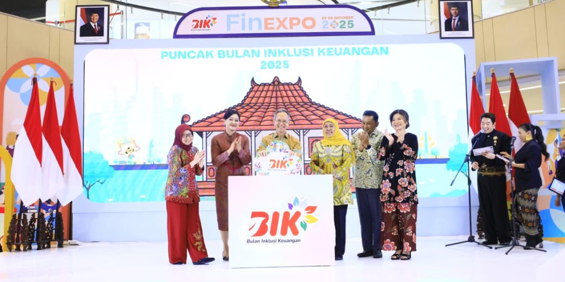 Inklusi Keuangan Menyentuh Ujung Negeri: Dari Ruang FinExpo hingga Pantai Yenburwo