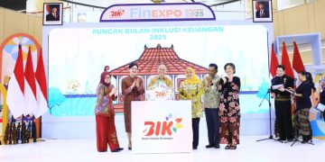 Inklusi Keuangan Menyentuh Ujung Negeri: Dari Ruang FinExpo hingga Pantai Yenburwo