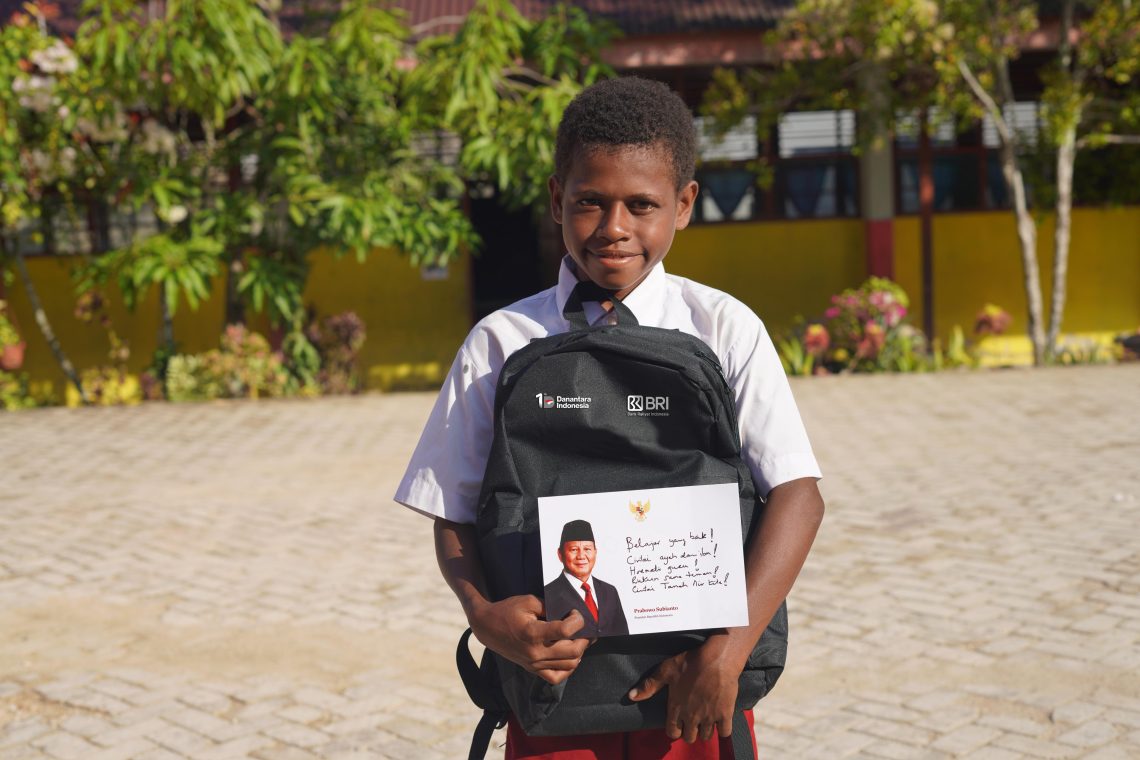 Satu Tahun Danantara, BRI Guyur 5.500 Paket Sekolah ke NTT Hingga Papua Barat Daya