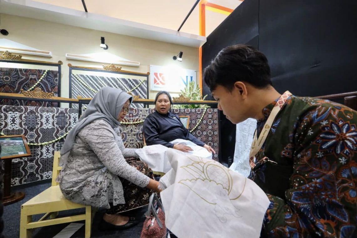 Hari Batik Nasional 2026, BNI Kerek Daya Saing UMKM Kriya Menuju Kancah Global