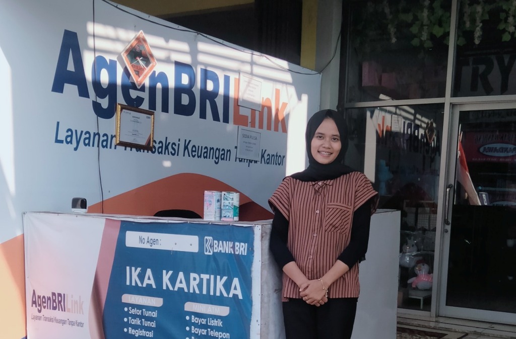 Sukses Jadi AgenBRILink, Ibu Muda Asal Ciamis Angkat Ekonomi Keluarga
