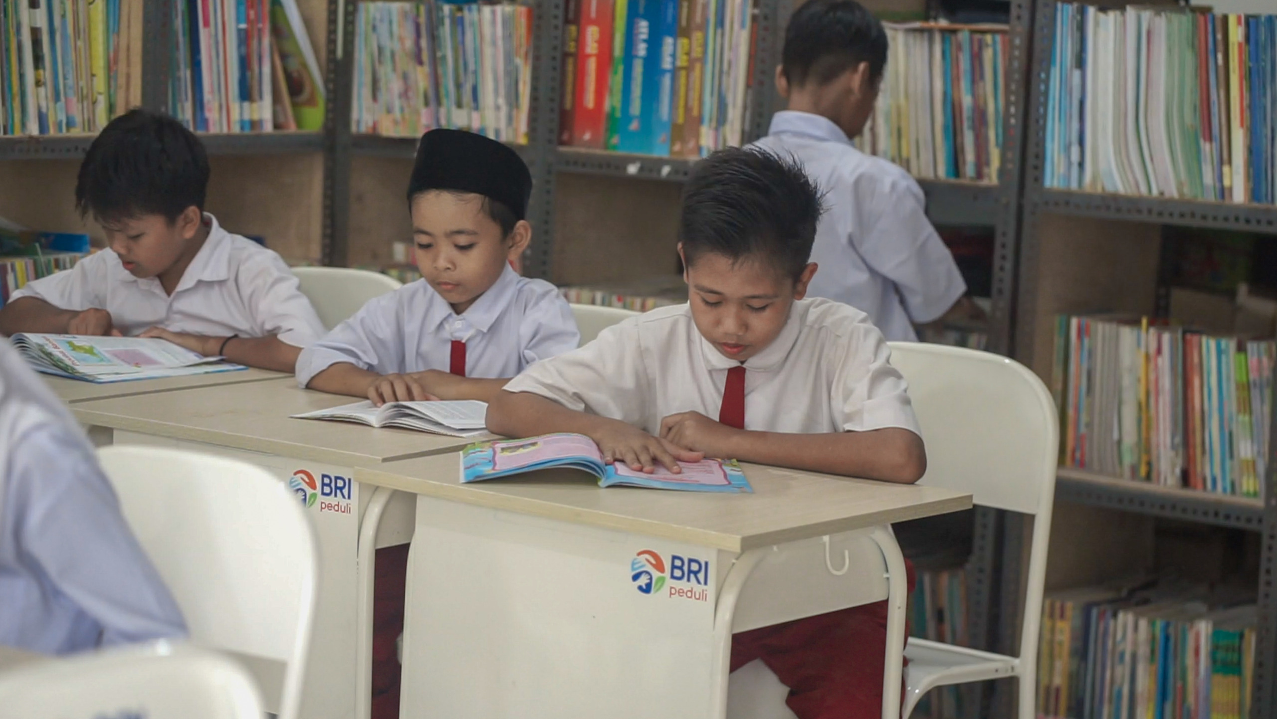 Dorong Kualitas Pendidikan di Indonesia, BRI Salurkan Bantuan Beasiswa Pelajar