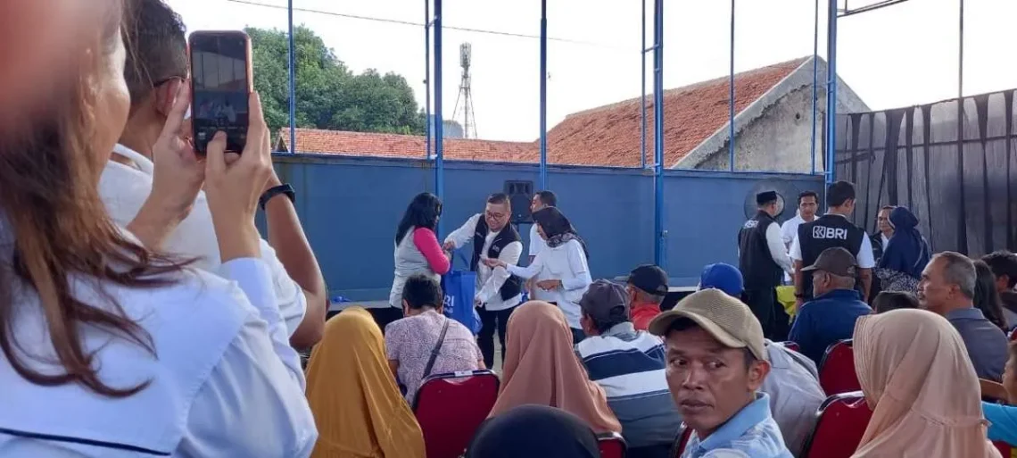 BRI Life Santuni Yatim, Duafa & Lansia di Ramadhan 1445H di Berbagi Bahagia BRI Group