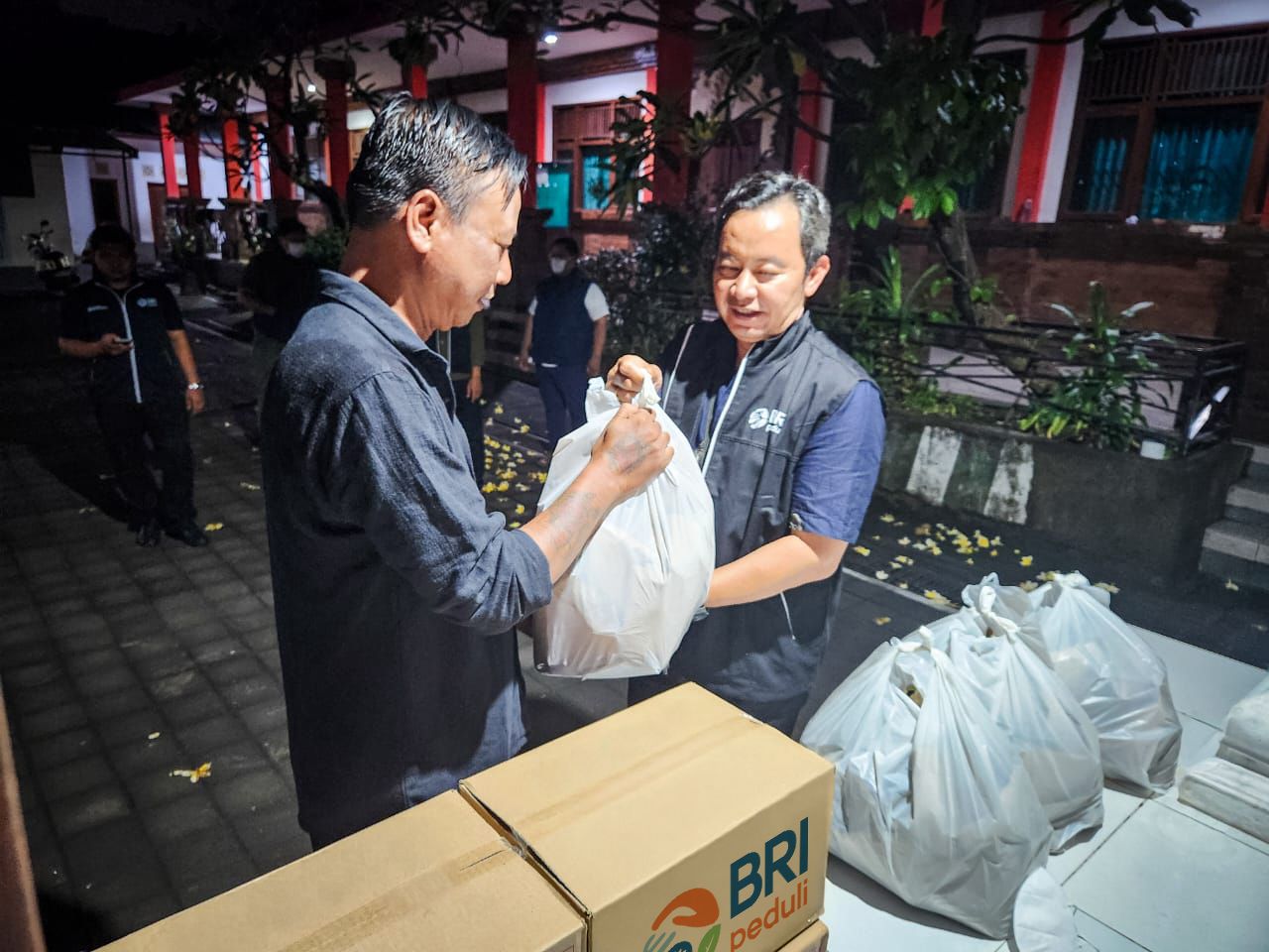 Tanggap Bencana Banjir Bali dan NTT, BRI Peduli Gerak Cepat Salurkan Bantuan