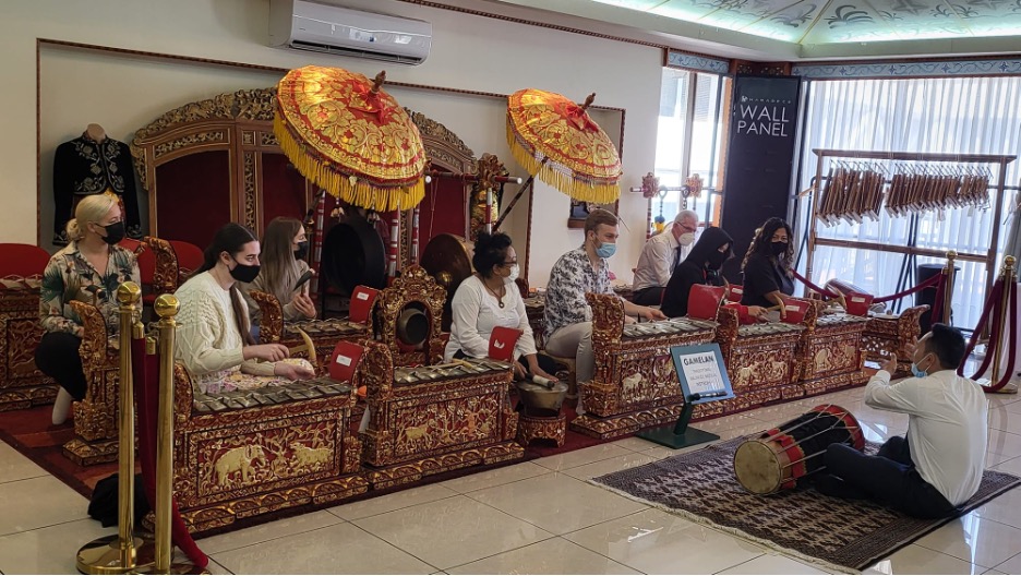 Kunjungi KBRI Canberra, Siswa Australia Belajar Bahasa Indonesia, Tari Bali dan Angklung