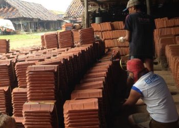 KUR BRI Tingkatkan Omzet, Pengusaha Genteng di Majalengka Banjir Pesanan
