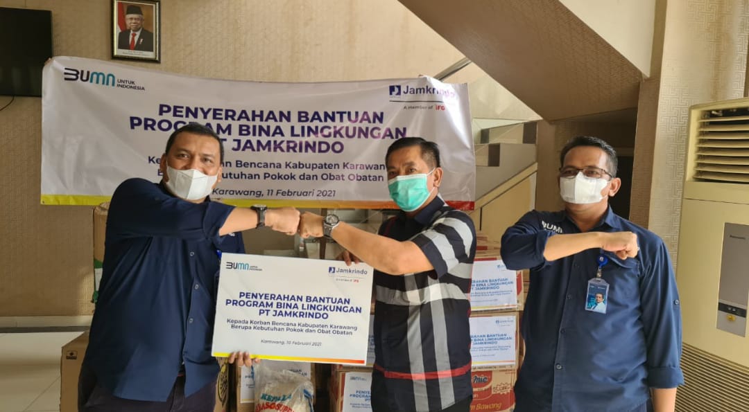 PT Jamkrindo Salurkan Bantuan Untuk Korban Banjir Karawang dan Subang