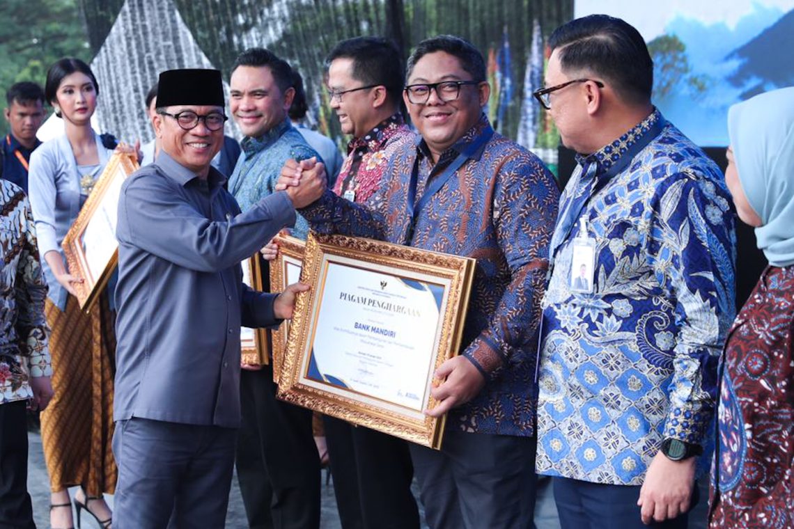 Konsisten Akselerasi Ekonomi Desa, Bank Mandiri Terima Penghargaan dari Menteri PDT