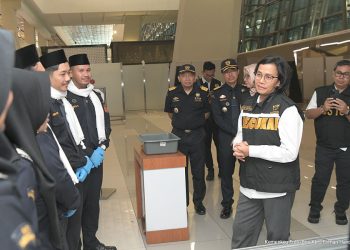 Menkeu Tinjau Kesiapan Bea Cukai Jelang Libur Lebaran 2023