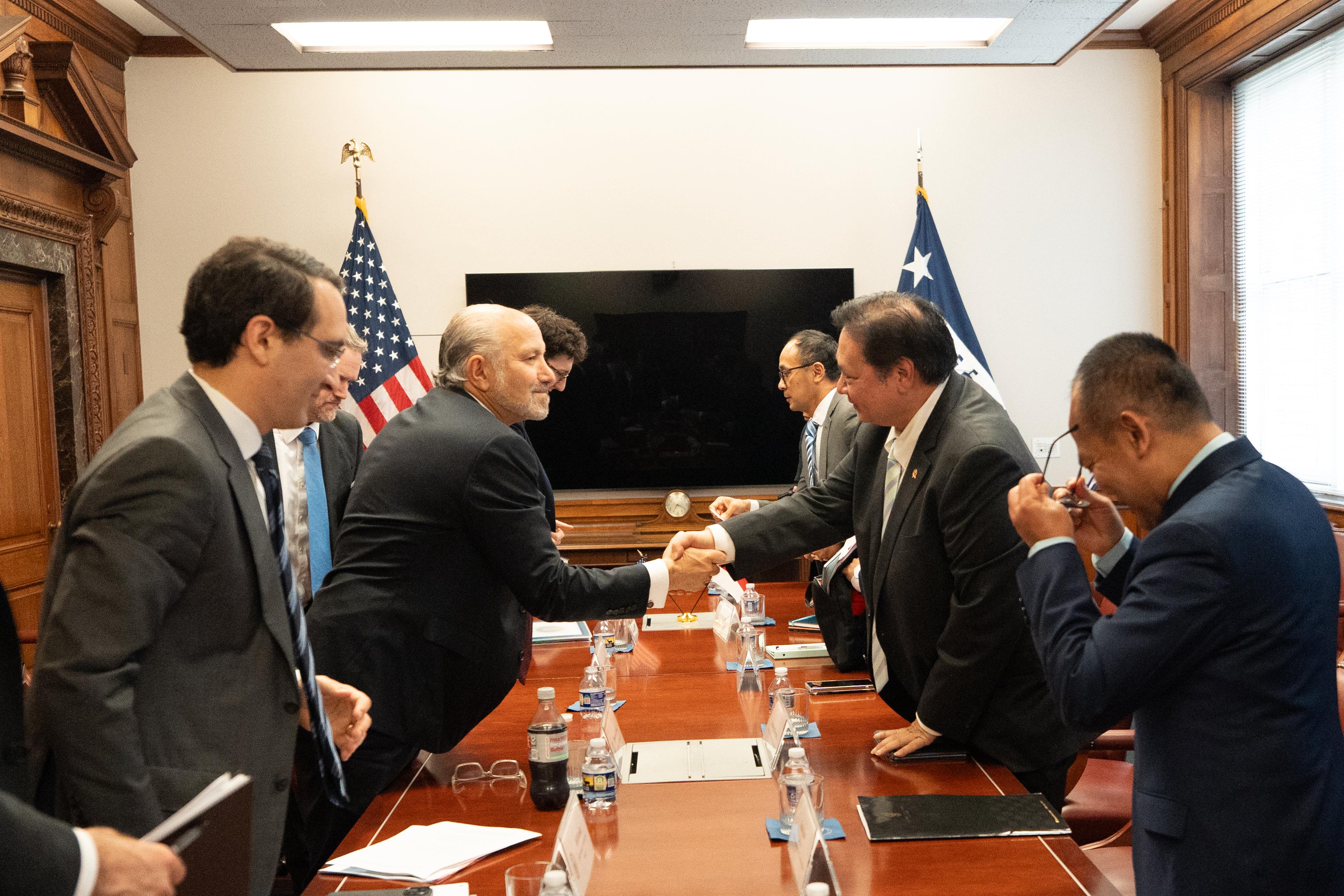 Menko Airlangga Temui Pemerintah AS, Komitmen Lanjutkan Perundingan Hingga 1 Agustus