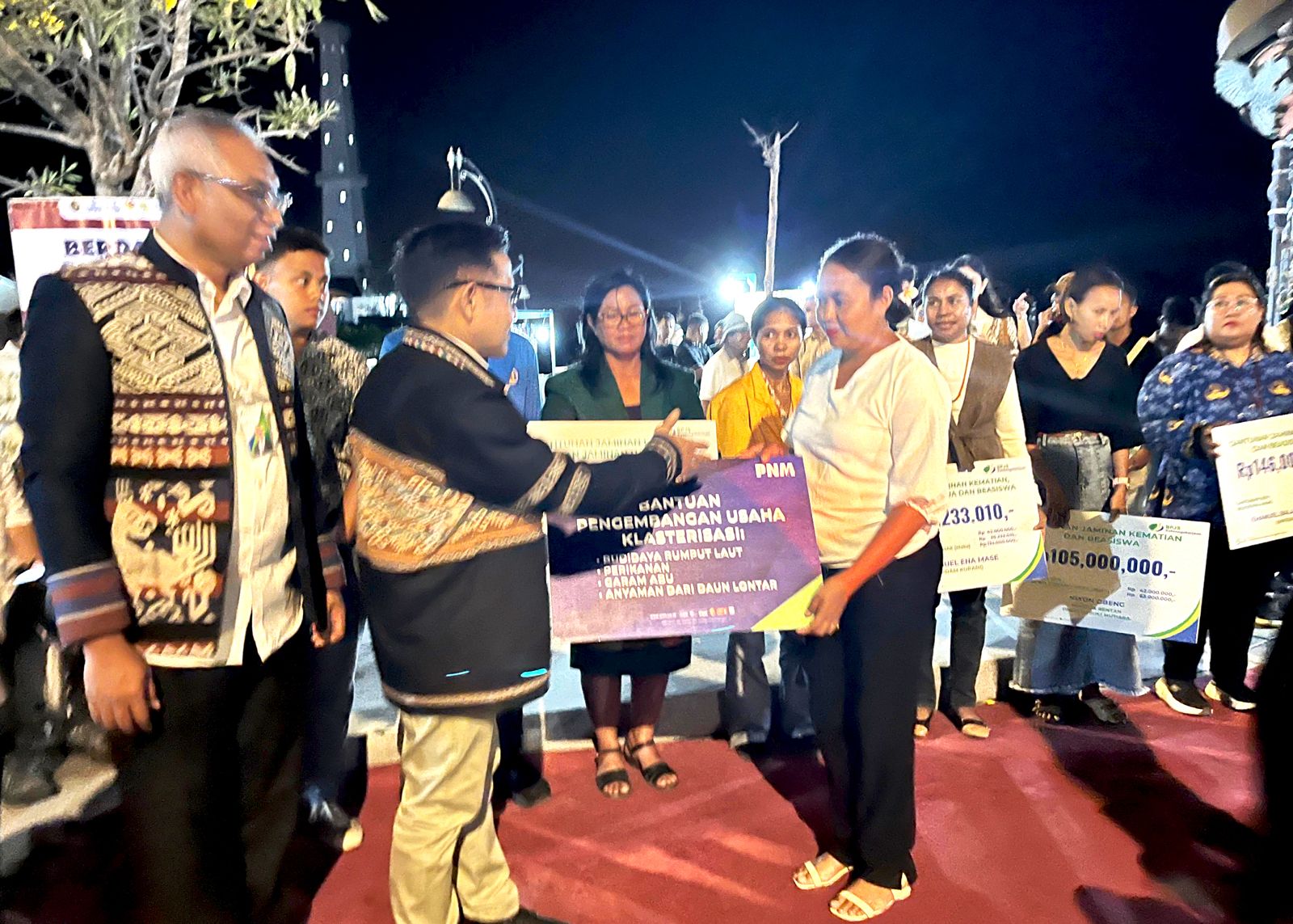 Dorong Ekonomi Kreatif, Menko PMK Perkuat Klasterisasi Nasabah PNM Mekaar di NTT