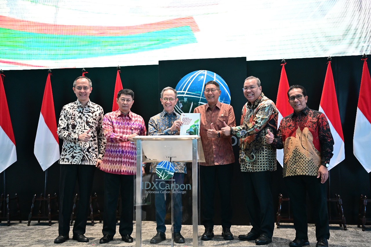 OJK Luncurkan Buku Perdagangan Karbon Bagi Sektor Jasa Keuangan