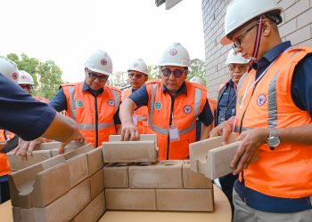 Dukung Huntap Sumbar, SIG Pasok 36.000 Bata Interlock Presisi untuk Korban Banjir