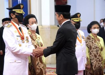 Lantik Gubernur dan Wagub DIY, Presiden: Kendalikan Harga Pangan dan Inflasi