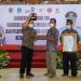 MenKopUKM Teten Masduki Luncurkan Cangkul Merah Putih Berlabel SNI